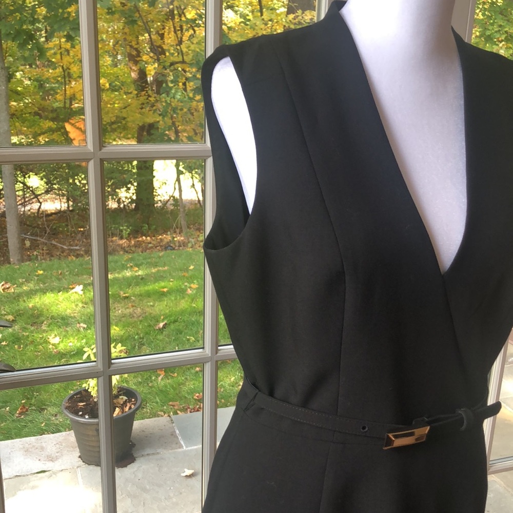 White House Black Market fitted vneck pencil skirt black dress w belt. Size 6. - Picture 4 of 9